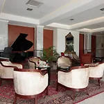 Ibis Centre Hotel 3*