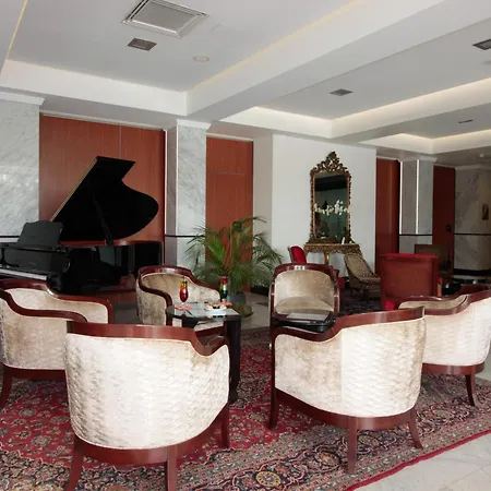 Ibis Centre Hotell 3*